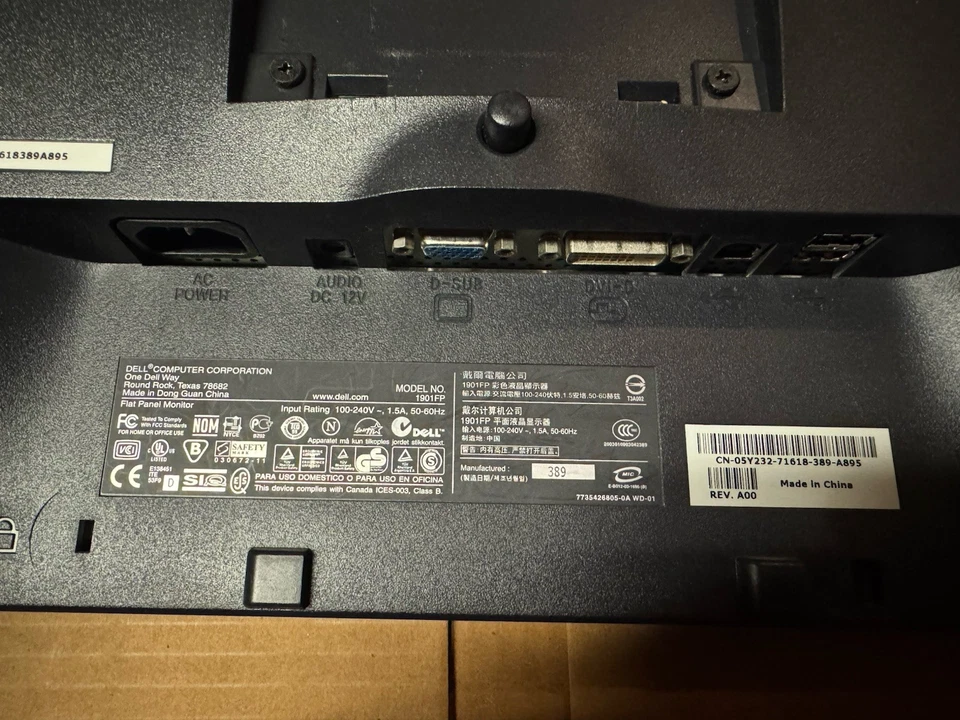 Dell 1901FP 19" LCD Monitor 4-USB, DVI & VGA Ports w/ Stand - Image 3 of 4