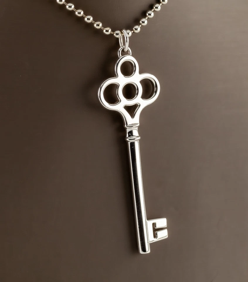 Tiffany & Co. Plata de Ley Grande Corona Colgante Llave W/ 24" Cadena Abalorio - Imagen 2 de 4
