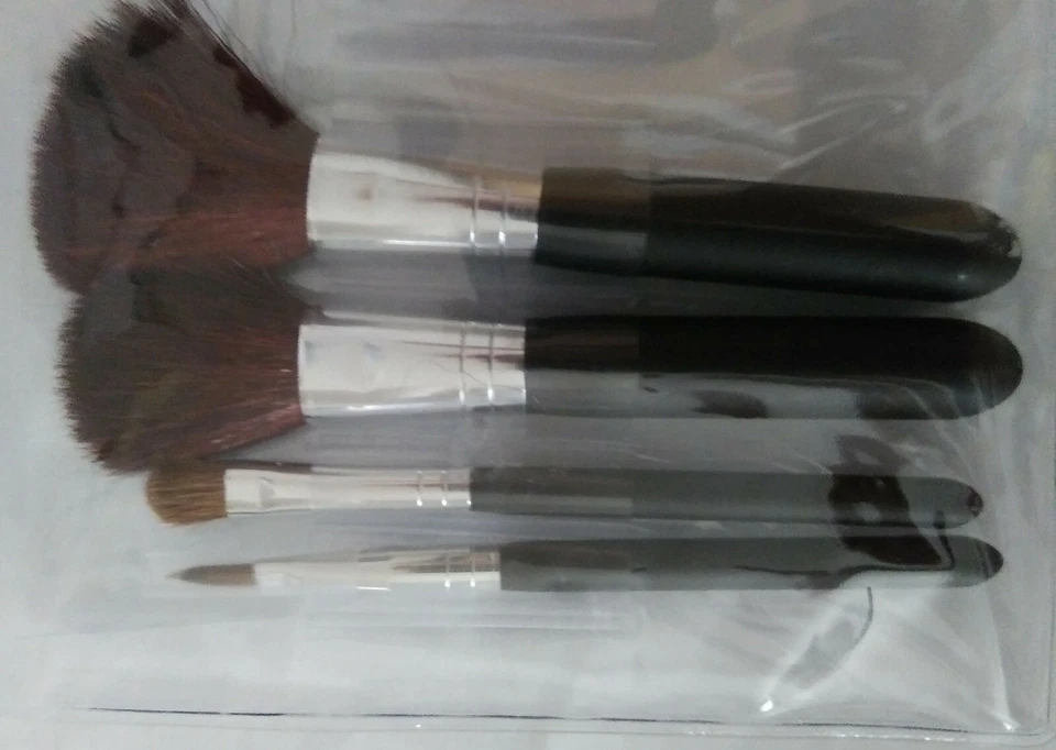 Cepillos cosméticos, brochas de maquillaje - Juego de 4 piezas para mujeres adolescentes Foto 2 de 2