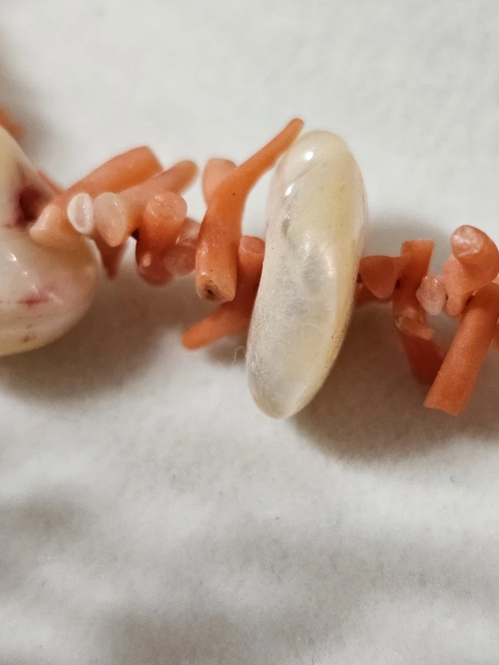 Collana Vintage In Corallo Rosa E Madreperla Gancino Argento 925 - Immagine 3 di 4