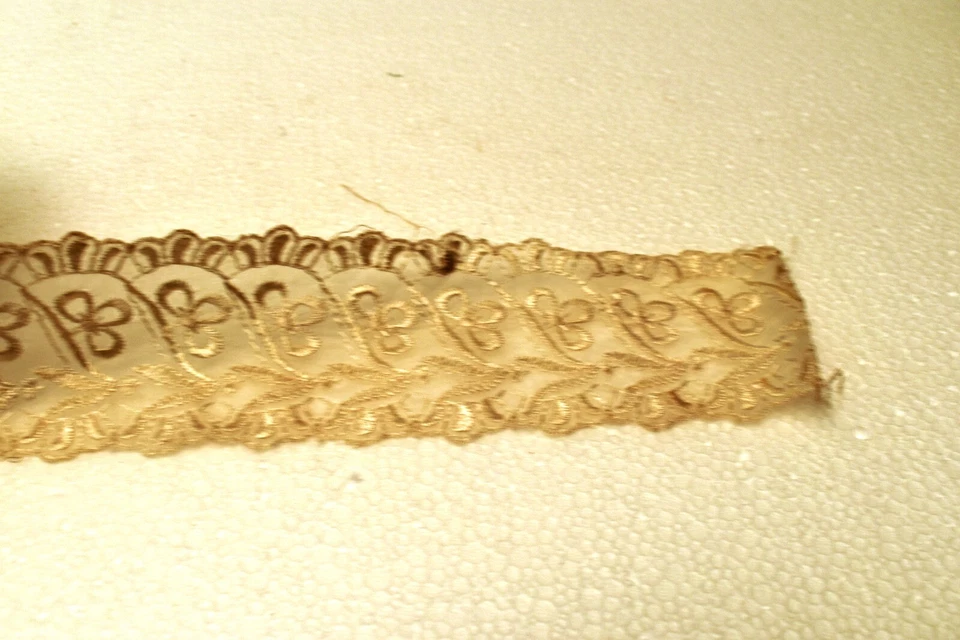 Vintage Off-White Lace Trim Parsi Gara Border Textile Sewing Collectible Border - Image 3 of 4