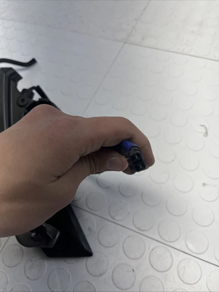 Reposapiés estriberas soporte pedal Kawasaki Z650 NINJA 650 2017-2024 derecho OEM Foto 4 de 4