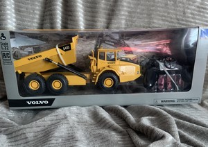 volvo rc dump truck