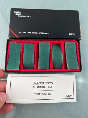 Little Lead Soldiers Characters James Bond 007 Bond and 4 Girl Complete Set 1987 - Picture 5 of 8