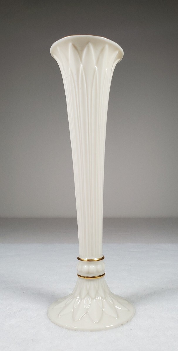 Lenox USA Porcelain 24K Gold Trim 9 Inch Tall Ivory Fluted Tivoli