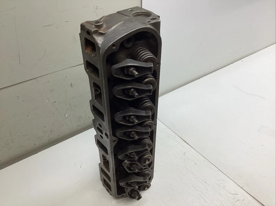 Ford 302CI 1978-1979 bloque pequeño culata D7oe-da código de fecha-8H17 Foto 3 de 4