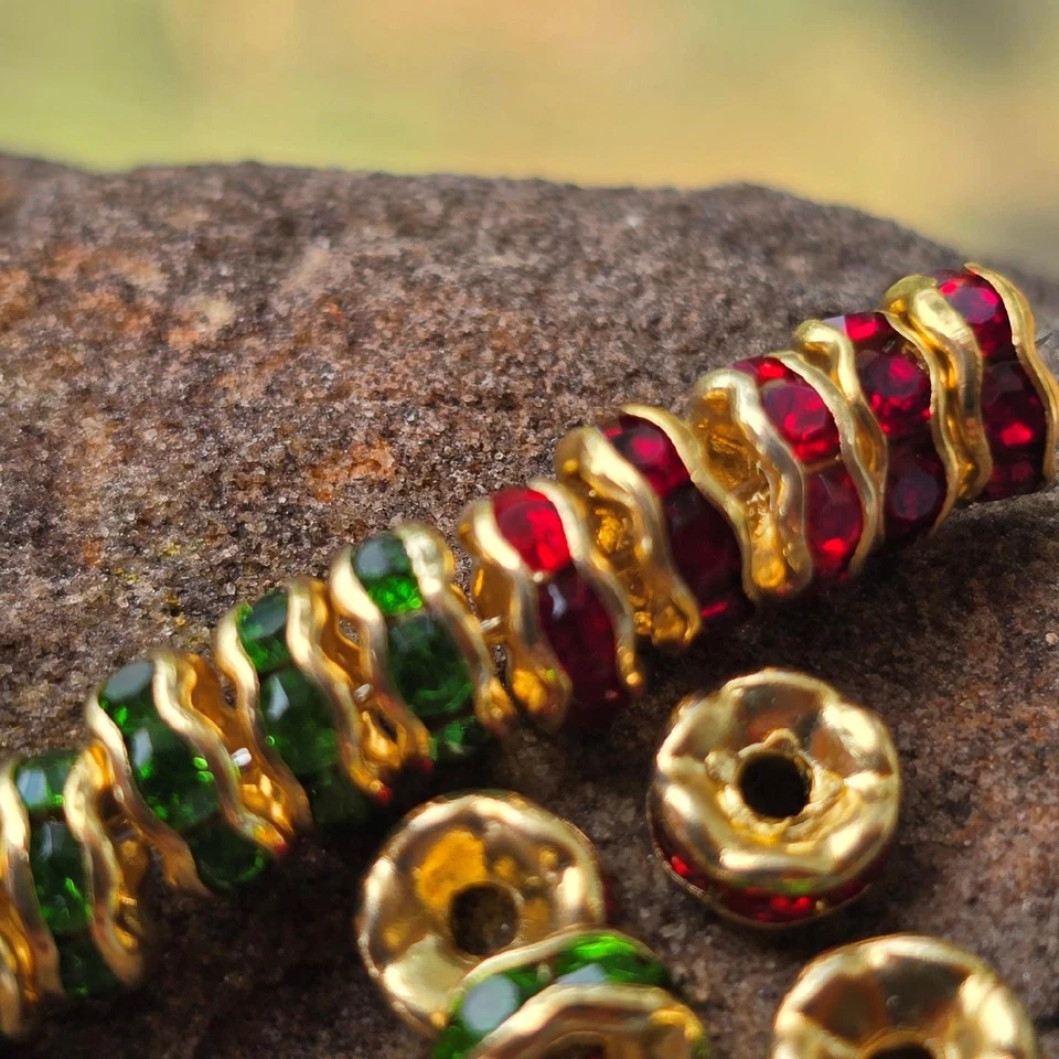 14 espaciadores de cuentas rondelle de metal dorado con estrás verde y rojo Swarovski vintage Foto 2 de 4