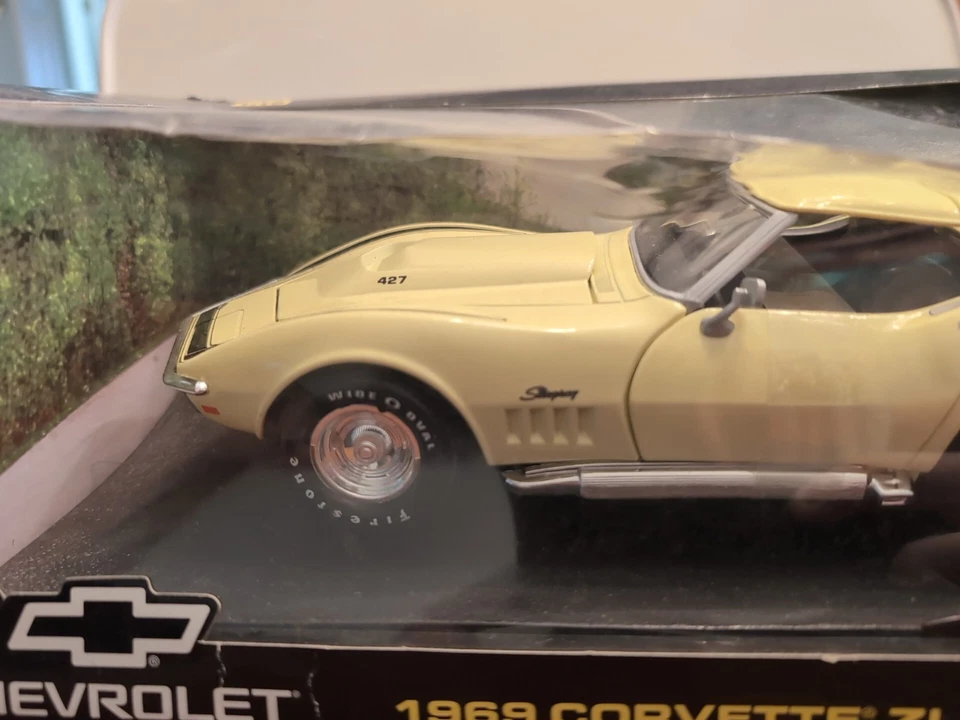🦅🦅🦅HOTWHEELS  1969 Chevy Corvette Stingray ZL1 427 Coupe Yellow 1:18🦅🦅🦅 - Image 3 of 4