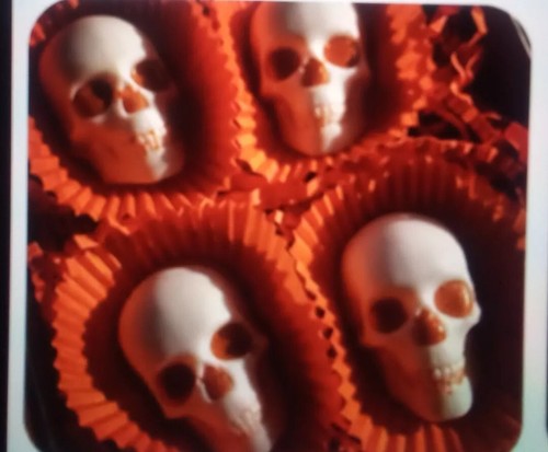40 Mini Skull Silicone Mould Mold for Craft, Fondant, Plaster etc New - Picture 2 of 3