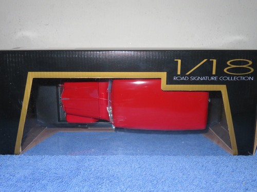 1955 WILLYS JEEP STATION WAGON 1:18 ROAD SIGNATURE OPENING HOOD DOORS REAR END - Picture 3 of 6