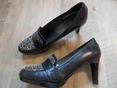 STUART WEITZMAN stylische Pumps schwarz m. Nieten Gr. 37 NEU KR1116