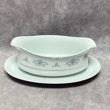 Vintage 1982 Treasure Chest "Ashley" Gravy Boat With Attached Underplate