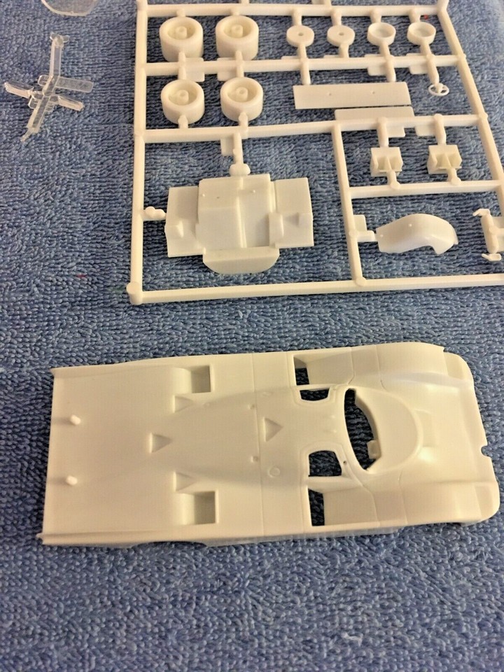 Maquette Heller Porsche 962 Danone – Échelle 1/43 – Bon état