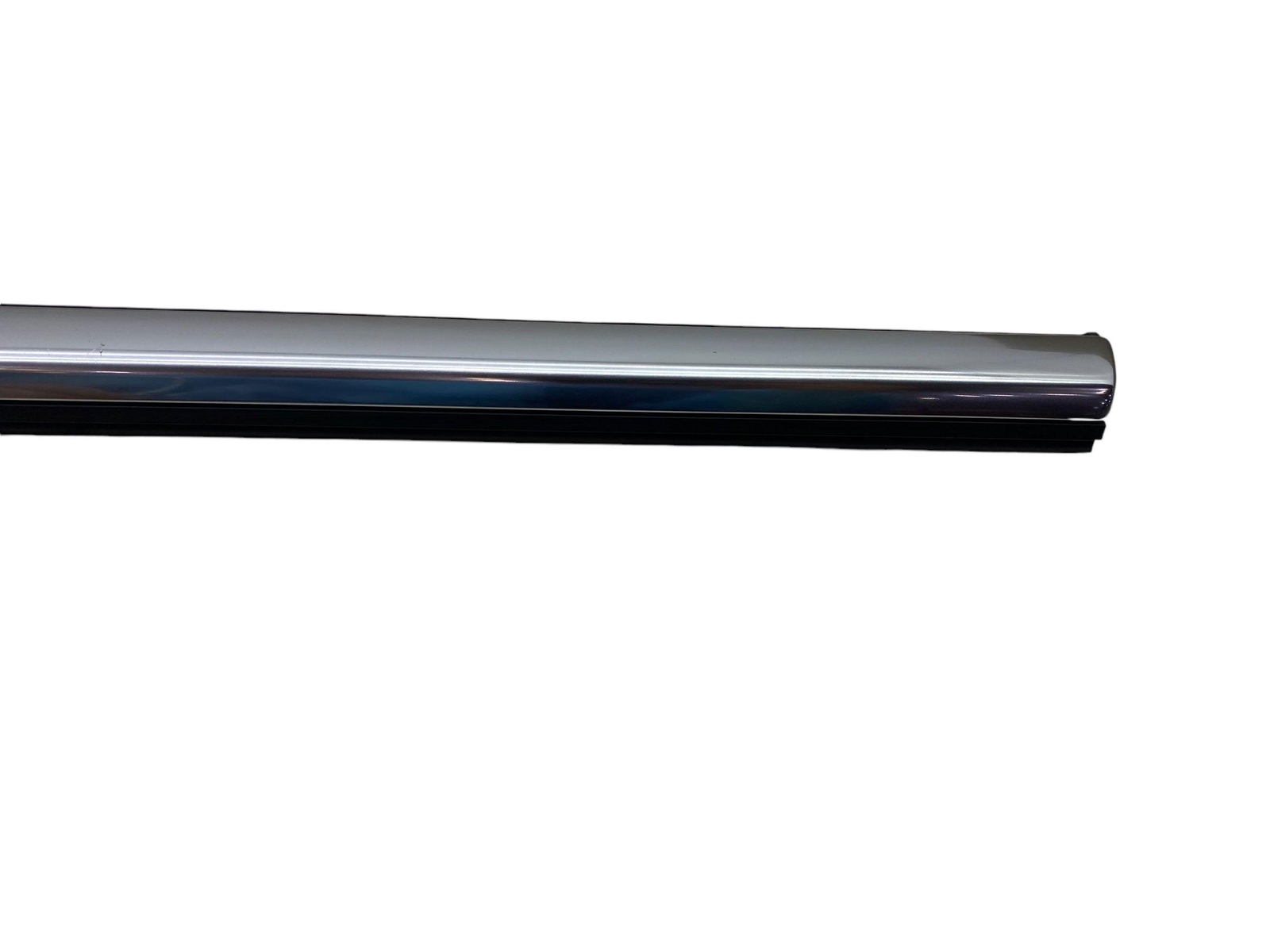 2017 - 2020 MASERATI LEVANTE M161 OEM LEFT FRONT EXTERIOR DOOR TRIM | CHROME