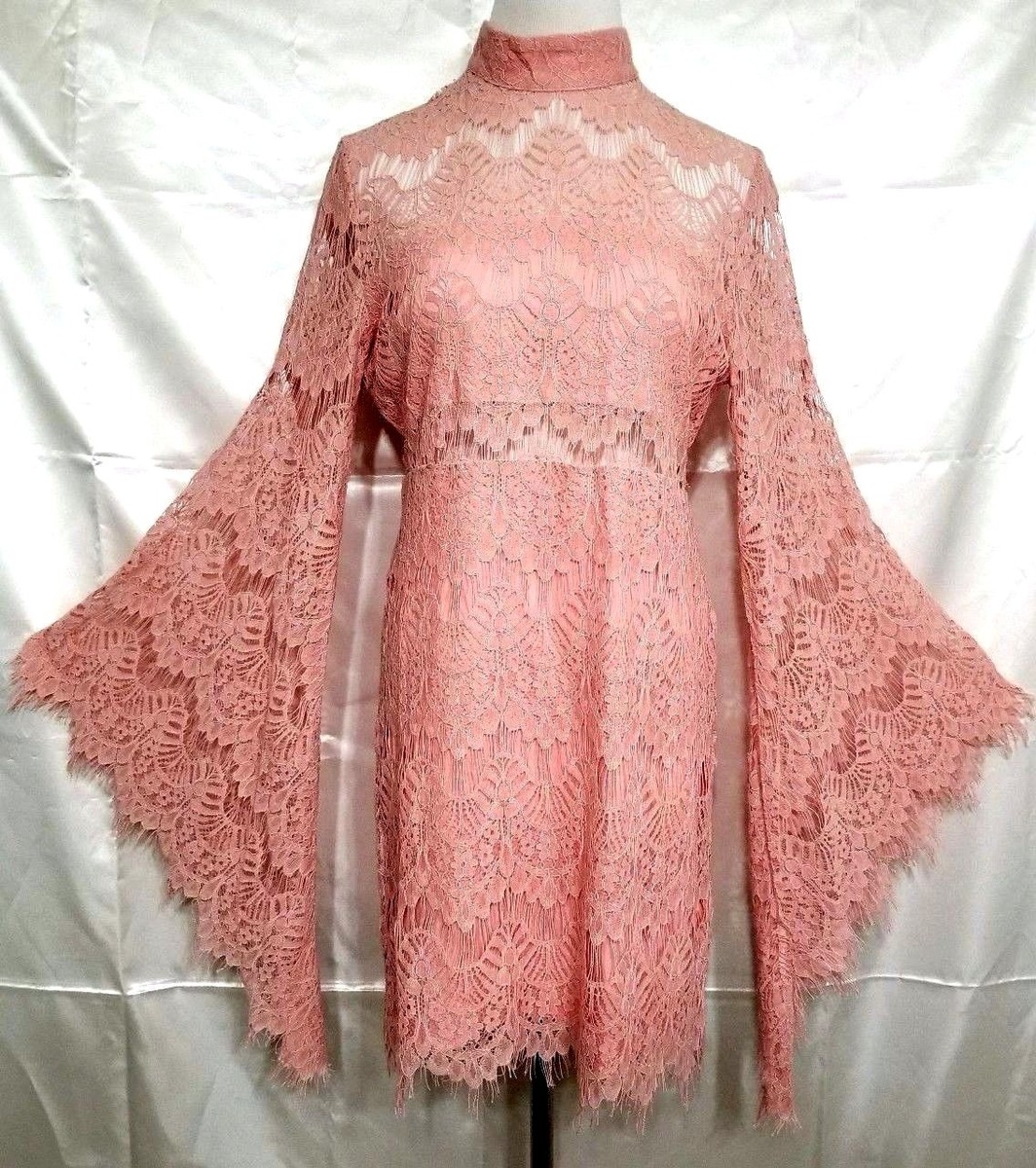 NWT MINKPINK Drama Queen Scallop Coral Pink Lace Bell Sleeve Dress Large