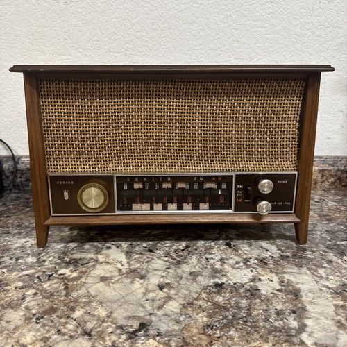 Vintage Zenith S-58040 Mid Century Long Distance AM FM Tube Radio 1950s K731