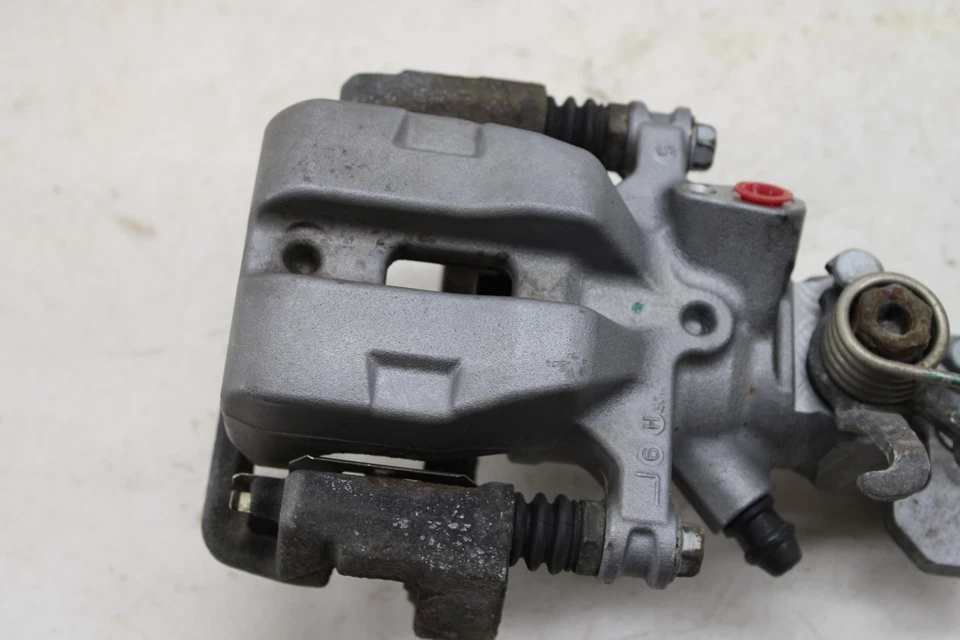 Juego de pinzas de freno Mazda MX-5 Miata 2016-2025 OEM MV57 Foto 4 de 4