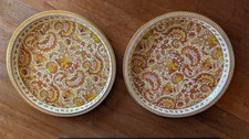 VTG Pair Vienna Woods Design Round Yellow Paisley Tin Serving Trays England MINT