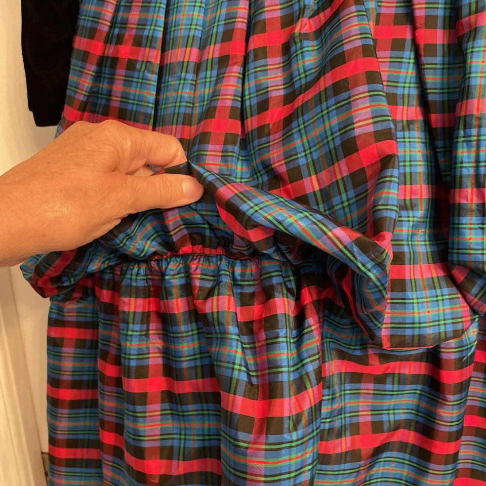 Vestido de Navidad Vintage 1980 Terciopelo Tafetán Tartán Cuadros Vacaciones Rojo Verde Negro Foto 4 de 4