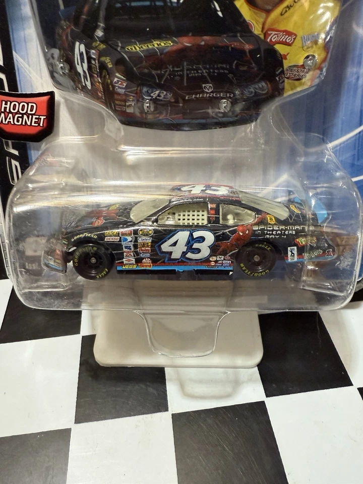 Bobby Labonte #43 Cheerios Spider-man 3 1/64 Nascar Diecast - Imagem 3 de 4