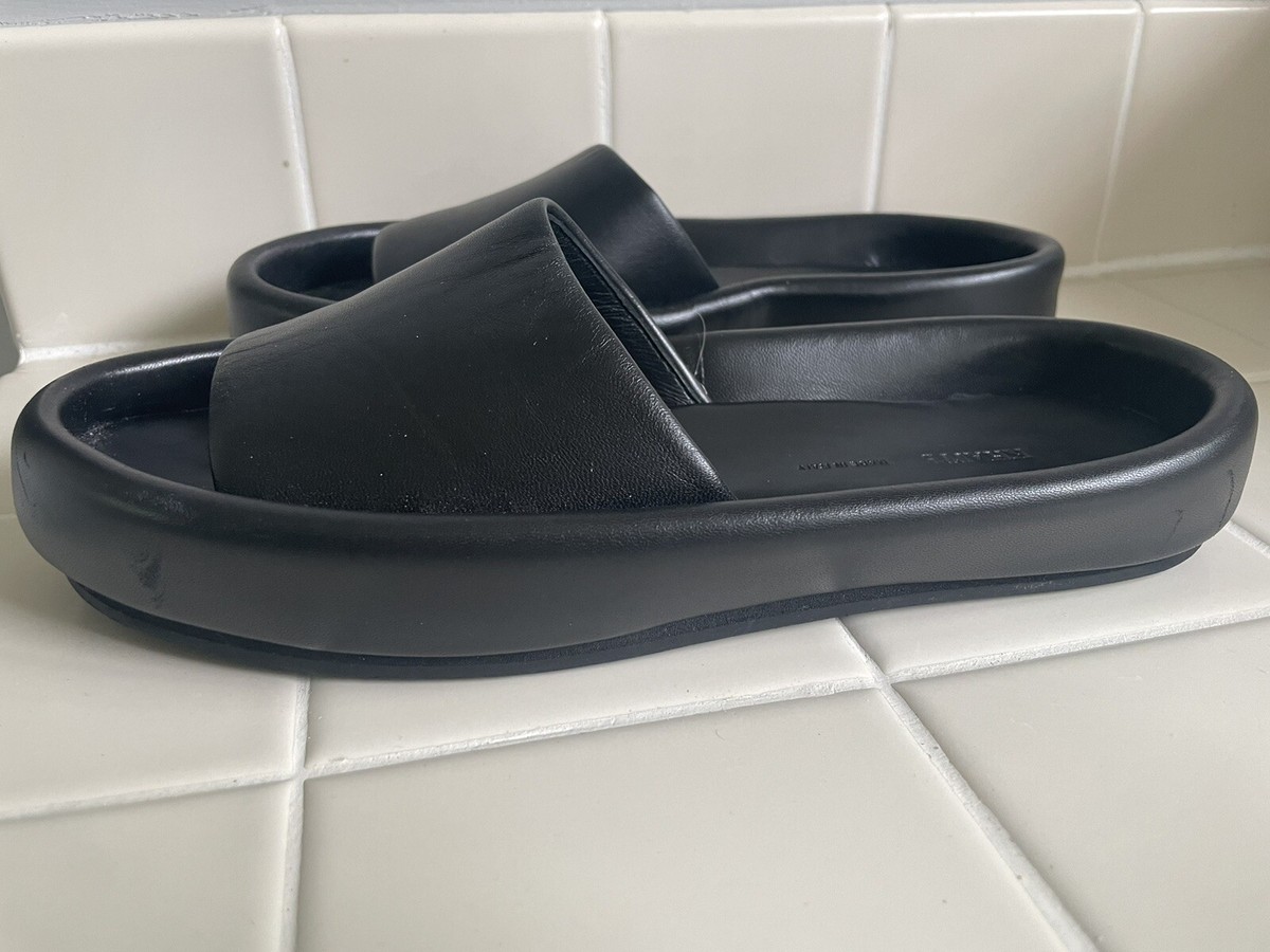 【新品 袋付】KHAITE サンダルVenice leather slides Venice leather slides in black - Khaite | Mytheresa