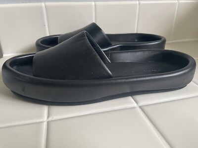 【新品 袋付】KHAITE サンダルVenice leather slides Venice leather slides in black - Khaite | Mytheresa