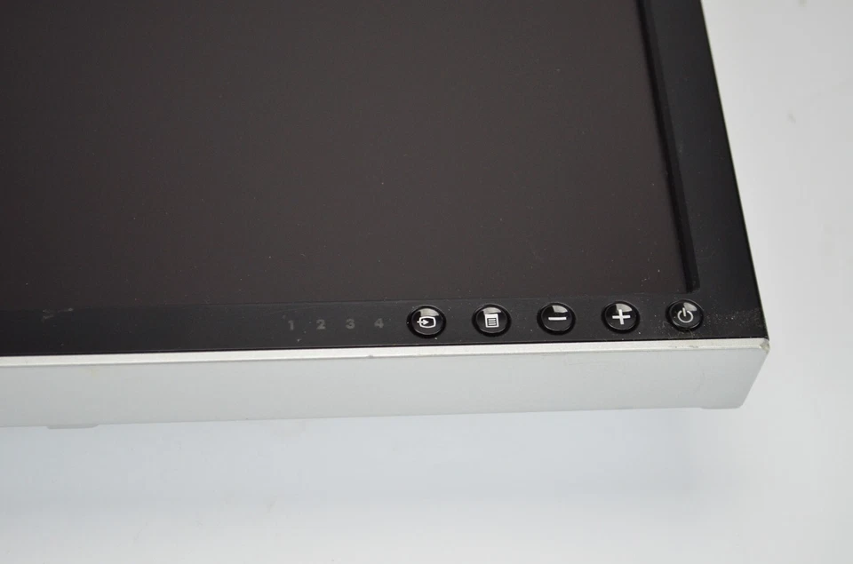 Dell 2007FPb 20" LCD Monitor 1600x1200 DVI VGA S-Video Composite With Stand - Image 3 of 4