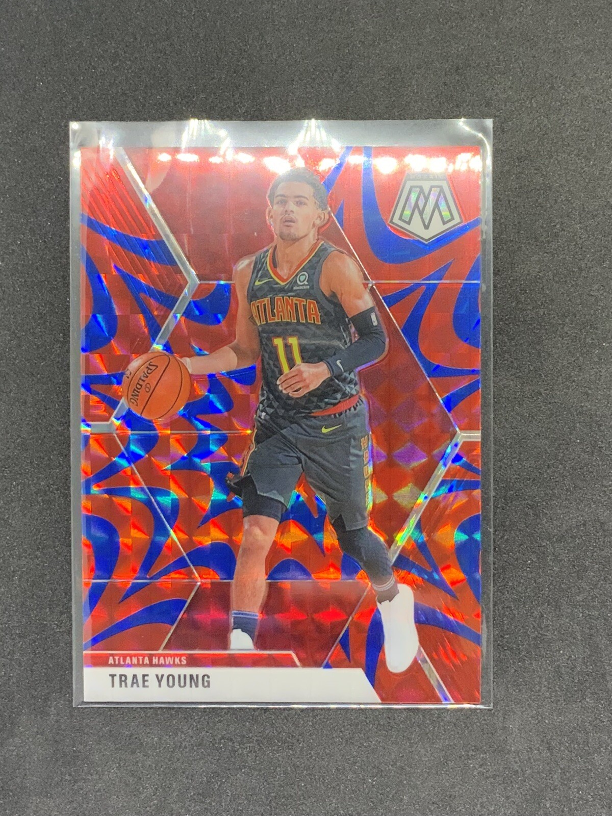 2019-20 Mosaic Trae Young Reactive Blue Prizm Mosaic #182 Hawks NMMT 2