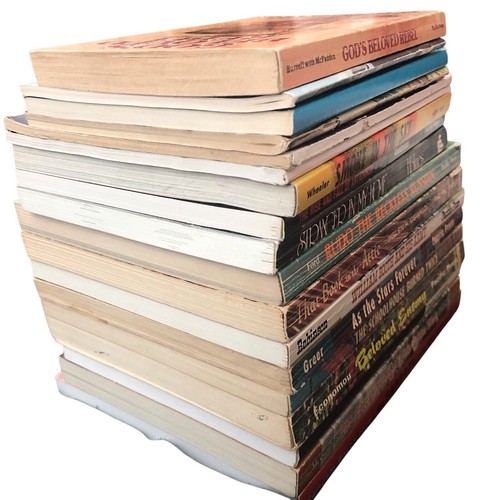 18 Christian PB Book Bundle: 17 SDA and 1 Swindoll Assorted Christian Book Mix - Imagen 6 de 24
