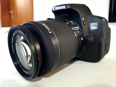  Canon EOS 700D + KIT EF-S 18-55mm III Objektiv (DSLR-Kamera) 