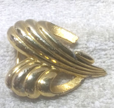 Tempo Designs Wavey Wrap Buckle One Side Gold Plated Great Vintage SHape