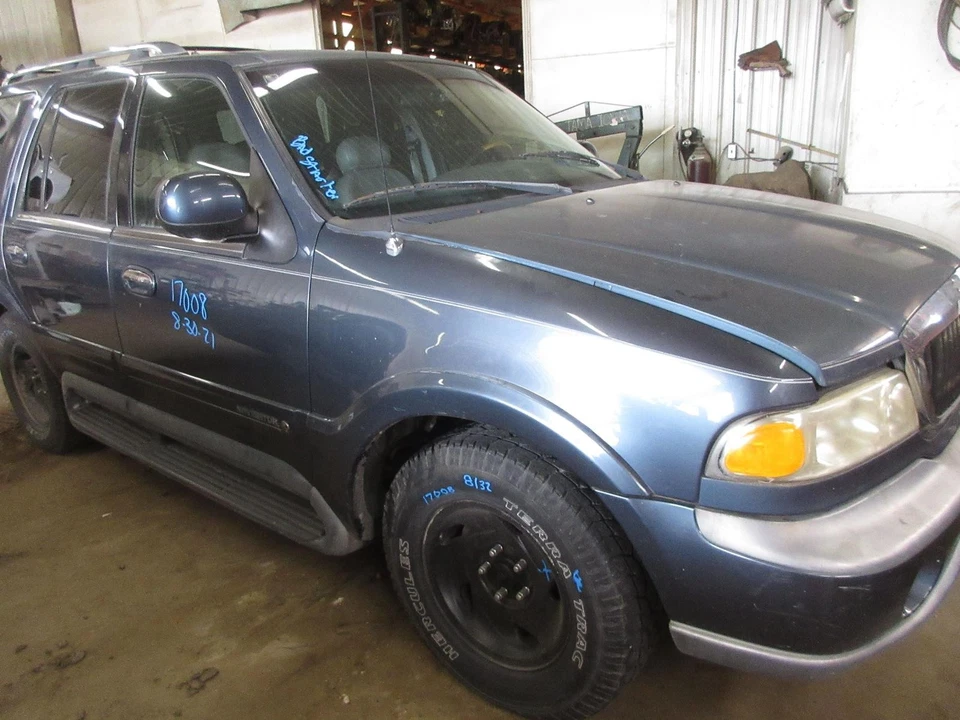 Used Rear Left Door Assembly Rear Side fits: 1999 Lincoln Navigator electric Rea - Imagem 3 de 4