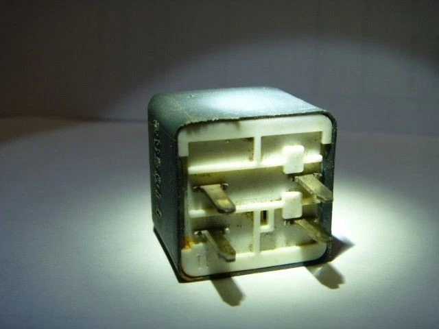 吉姆西 SIERRA 1500 GM 雪佛兰电动继电器 HELLA 12193614 357634 — 第 2/2 张图片