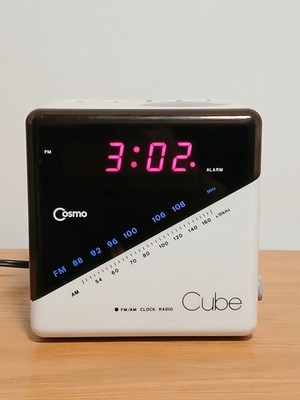 Vintage Cosmo Cube FM/AM Radio Alarm Clock Model No. CR-2501 Works Great