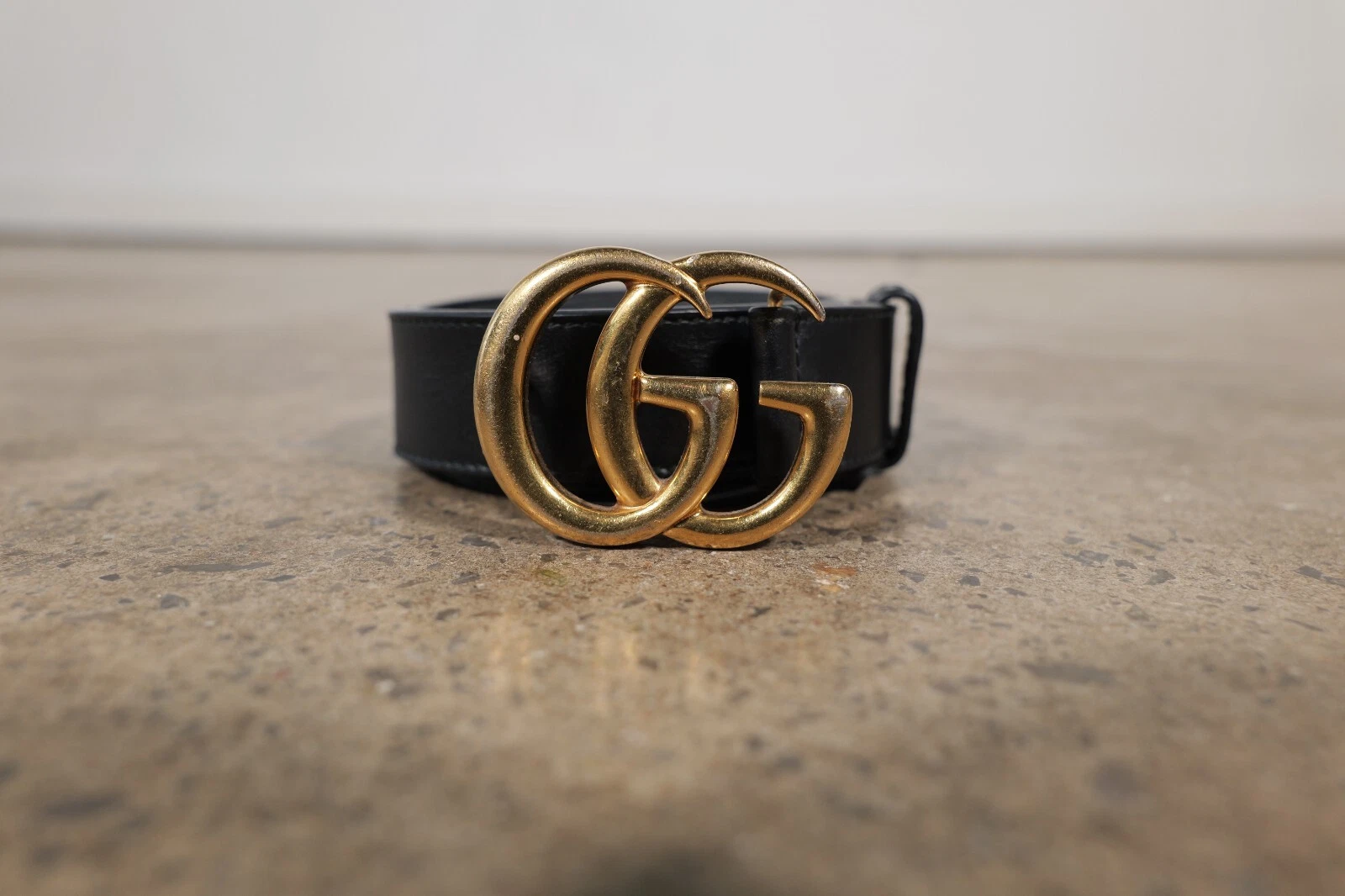 Ceinture fine Gucci GG Marmont boucle dorée 414516 cuir noir   85   34