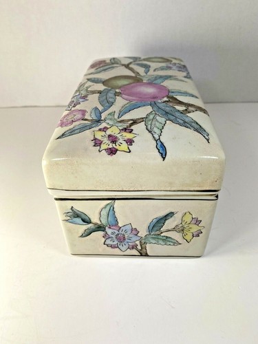 Chinese Trinket Box Flawless w/Lid Vintage Condition 8.25”x4.25x4” - Picture 5 of 9