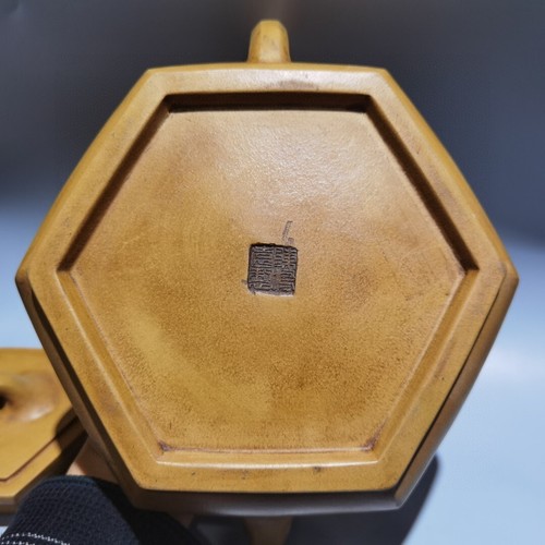 Big ChinaYixing Zisha Clay Handmade Exquisite Kung Fu Tea Teapot 品名:六方石瓢壶 低款:陈鸣远 - Picture 9 of 9