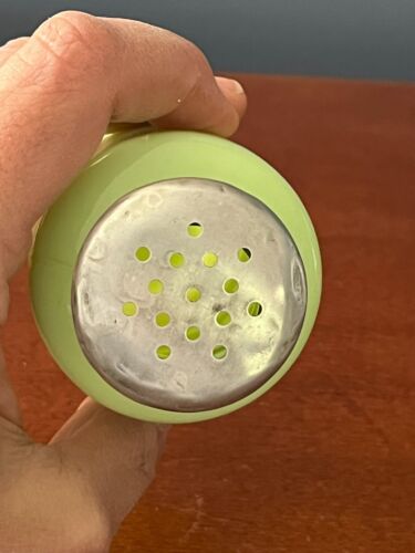 JEANNETTE VINTAGE JADEITE GREEN GLASS BEEHIVE SHAKER WITH TOP (NO LABEL) - Picture 8 of 9