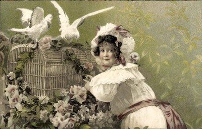 Künstler Ak Mädchen öffnet einen Vogelkäfig, Tauben, Blumen - 4650138
