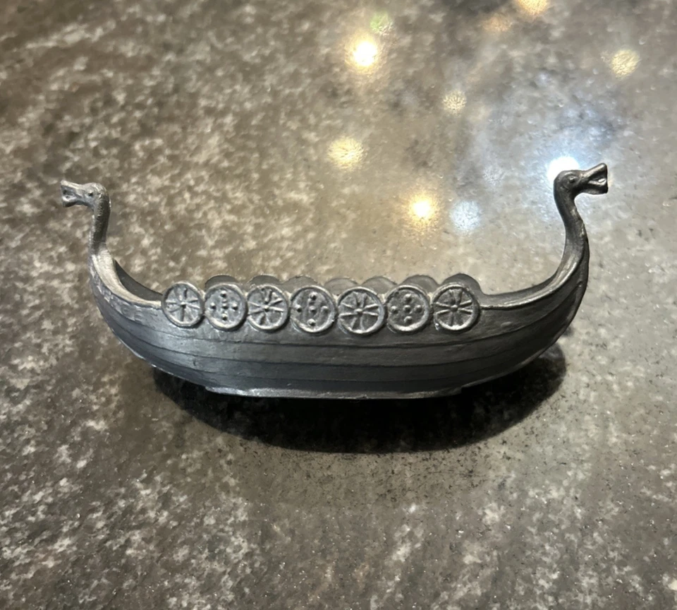 Salero abierto vintage barco vikingo Norge peltre Foto 2 de 4