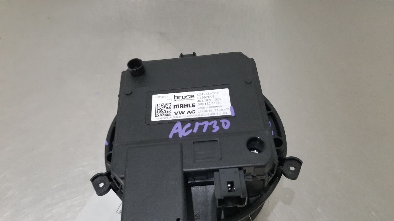 17 BENTLEY BENTAYGA TEMPERATURE HVAC BLOWER MOTOR 4M1820021