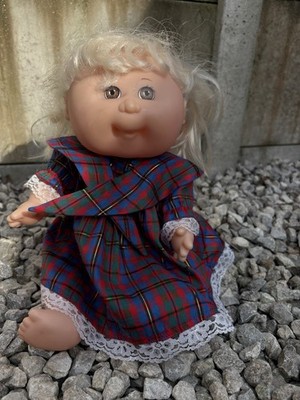 Cabbage Patch Kids 1996 Vintage blonde Haare braune Augen harter Körper Tartan Kleid