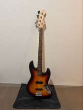 Squier by Fender Jaguar Bass
