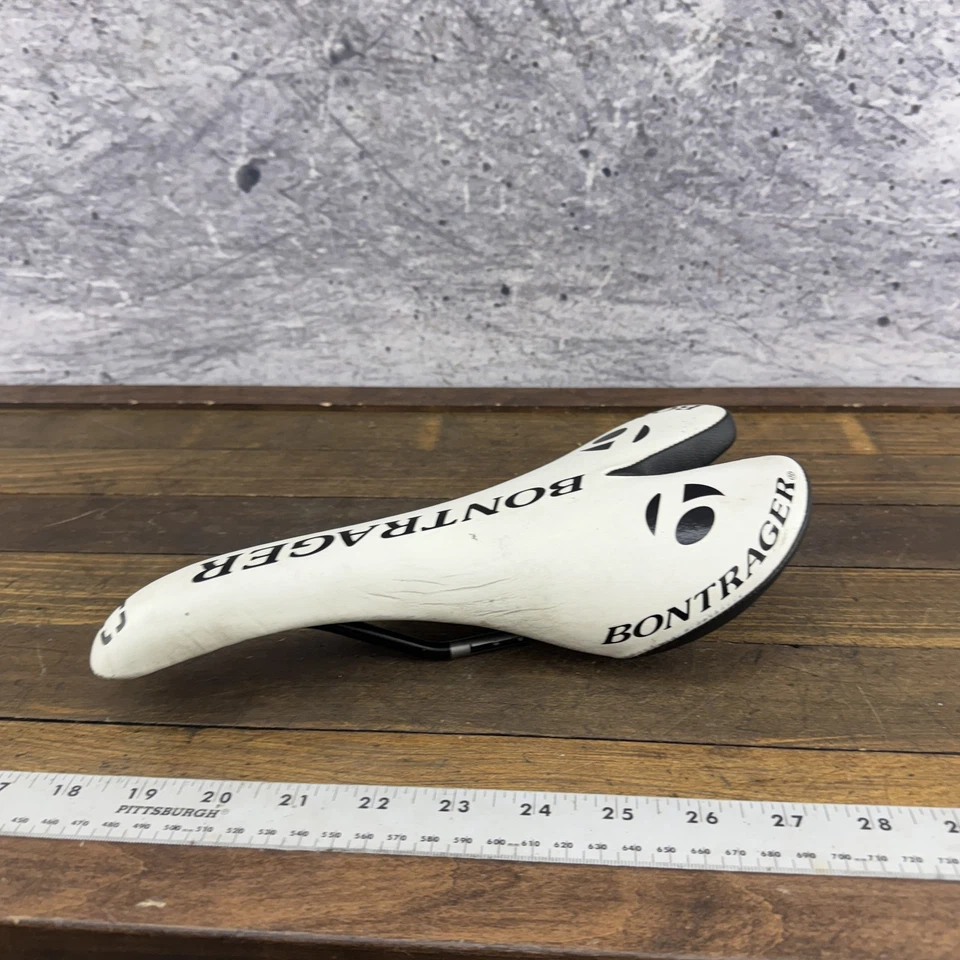 Sillín de bicicleta de carretera Bontrager Team Issue blanco carcasa de carbono riel Ti ligero Foto 3 de 4