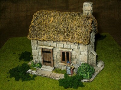 28MM PMC GAMES ME81 - RUSTIKALES STEINHAUS - FESTES REETDACH