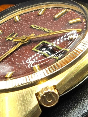 Rare 1971 Bulova Accutron 10K gold case/bracelet w/Plum "dandruff" speckled-dial - Picture 7 of 19