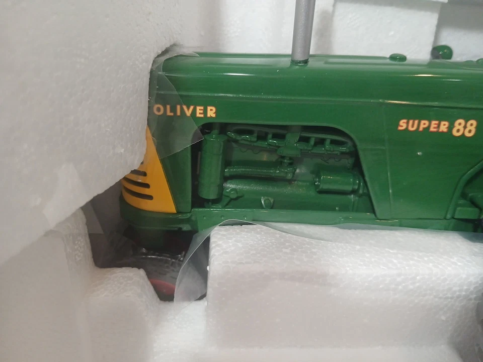 SpecCast Oliver Super 88 Highly Detailed Gas Tractor With Red Rims Narrow Front - Image 2 of 4