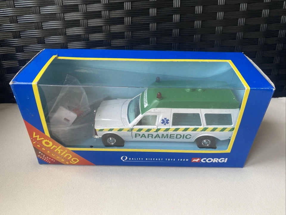 Ambulancia y portadores paramédicos Corgi 57301 Bonna/figuras de pacientes en muy buena condición AW975 Foto 3 de 4