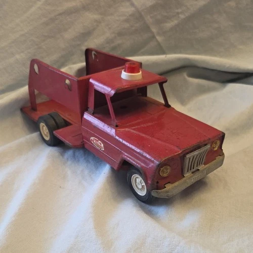 Tonka Red Pressed Steel Tow Truck Vintage Collectible Classic Vehicle Toy Truck