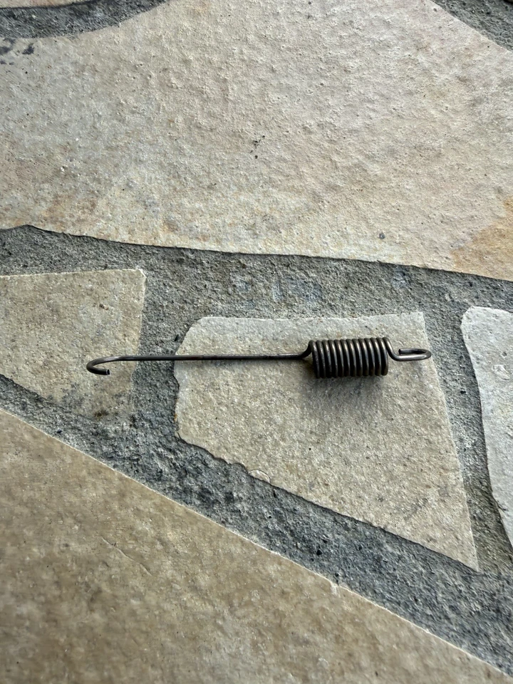 Ressort Pour Pièce Plastique Taille Haie Stihl HS 45 - Photo 2/4